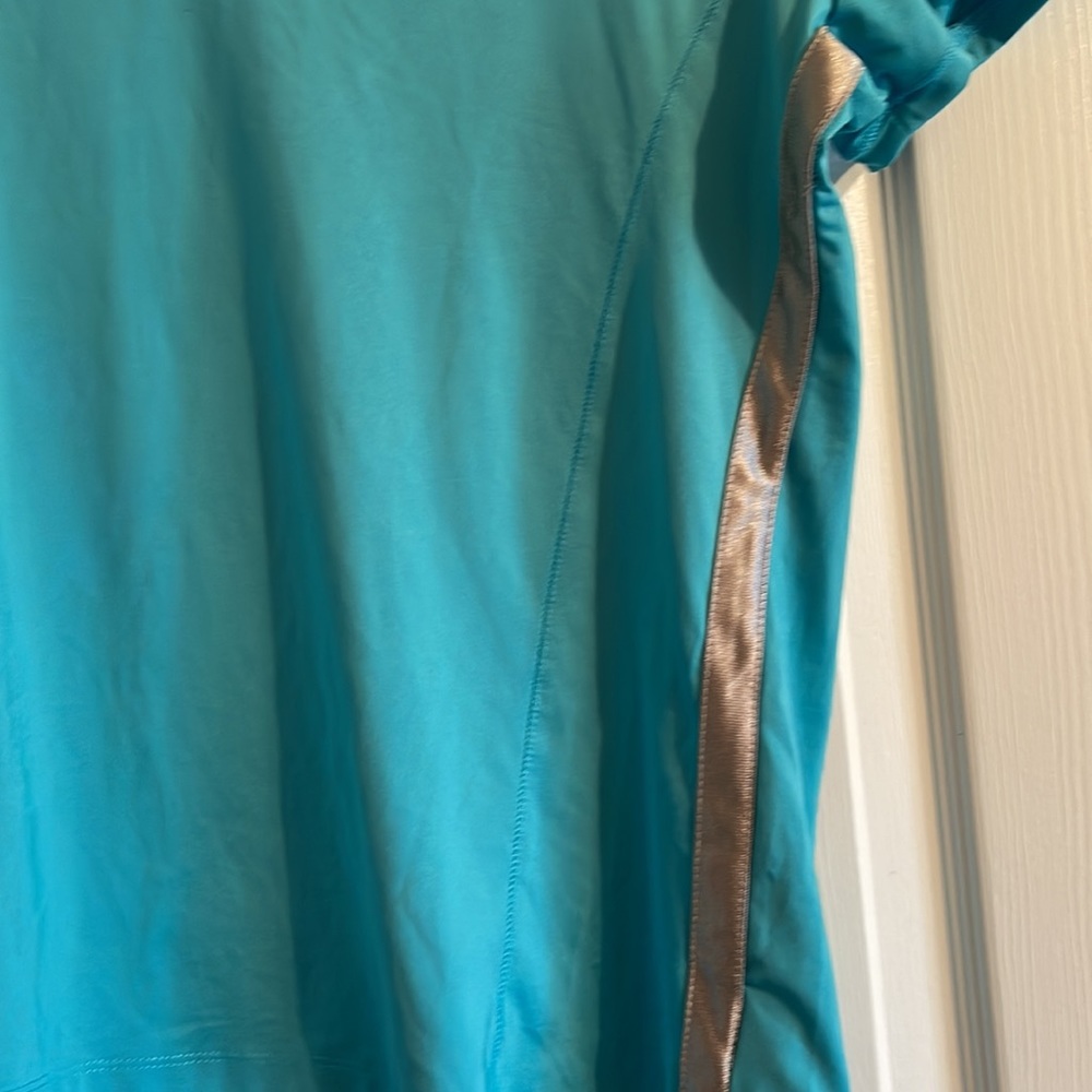 Workout top - Picture 3 of 3